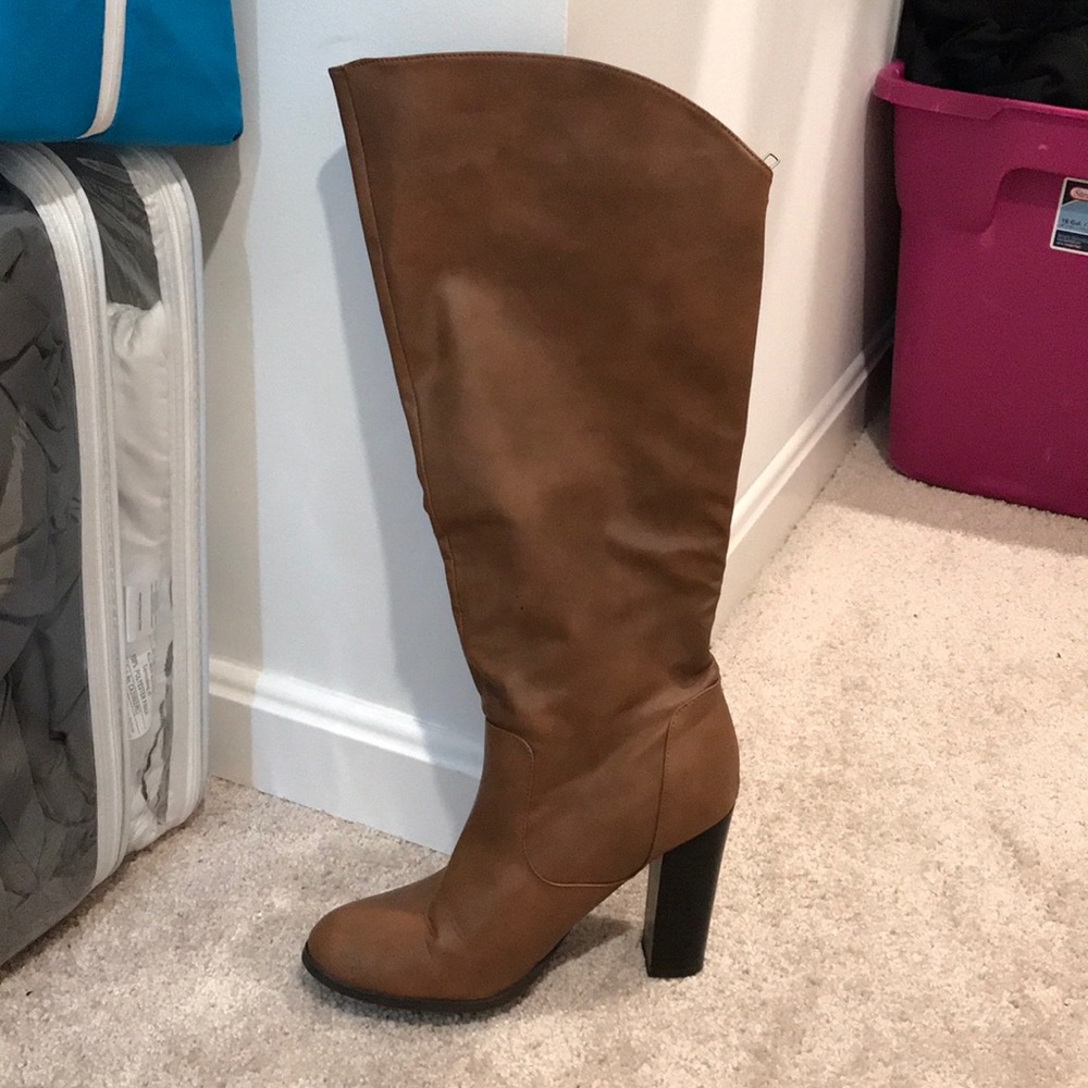 Boots with heel